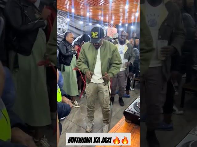 Mr JazziQ moves #mrjazzq #djmaphorisa #JustIn99 #kabzadesmall #pcee #abutiwadioperation