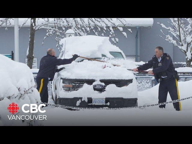 Vancouver Island drivers urged to stay off snowy roads