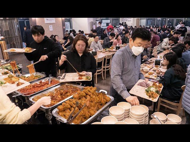 A crazy Korean food buffet with 1,000 visitors a day in just 3 hours and 40 side dishes.