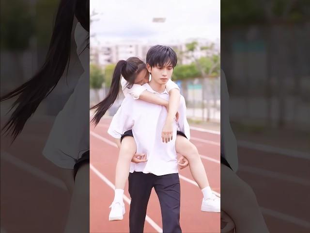 For One Glimpse of Her Crush, She Was Ready to Cross the Finish Line Alone ️