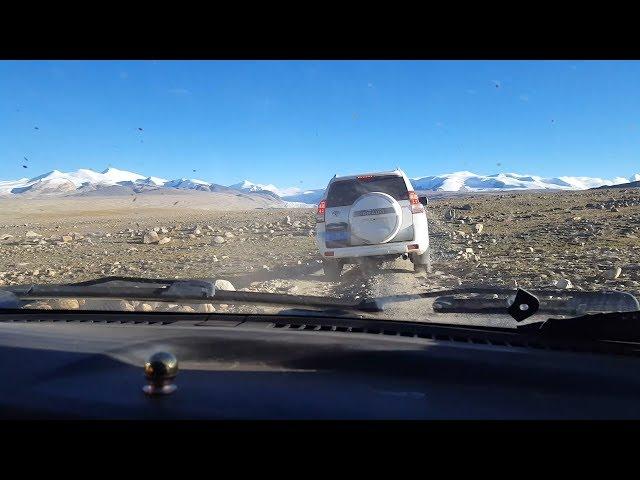 [Bacon's Journey] Driving a van on the 40 glacier in Tibet