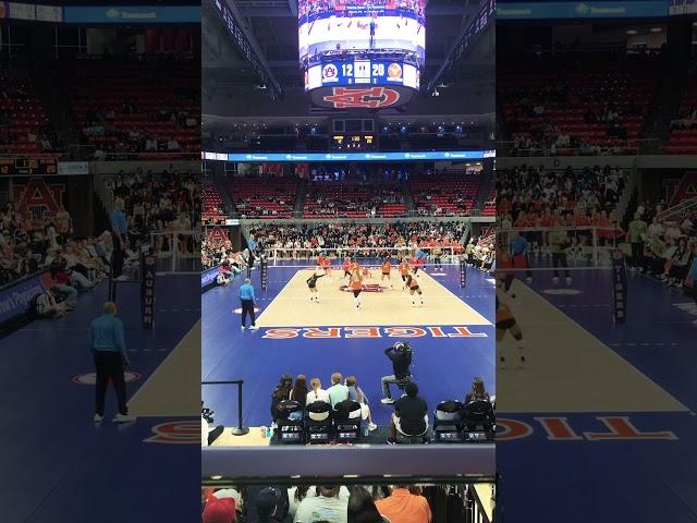 Amazing play!! Texas vs Auburn #volleyball #volleyballworld #volleyballgame