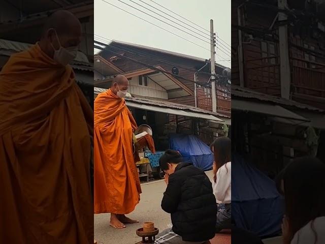 Morning offering to monk #chiangkhan #thailand #monk #buddhism