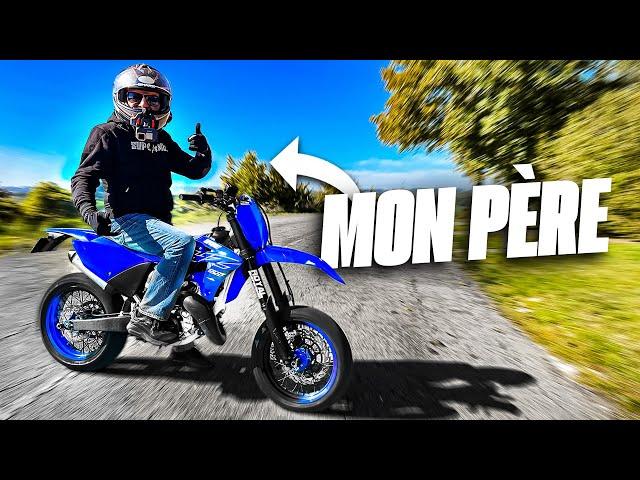 MON PÈRE ESSAYE MA MOTO ! (125 YZ, il est choqué !)