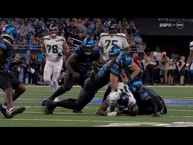 Jack Campbell's forced fumble vs. DK Metcalf sparks 49-yard Lions recovery