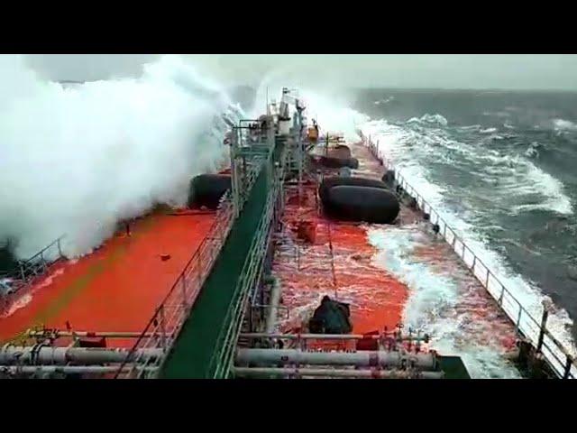 MONSTER WAVE Hits Bridge Of Oil Tanker