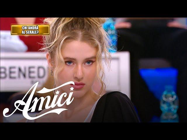 Amici 22 - Isobel - Flowers