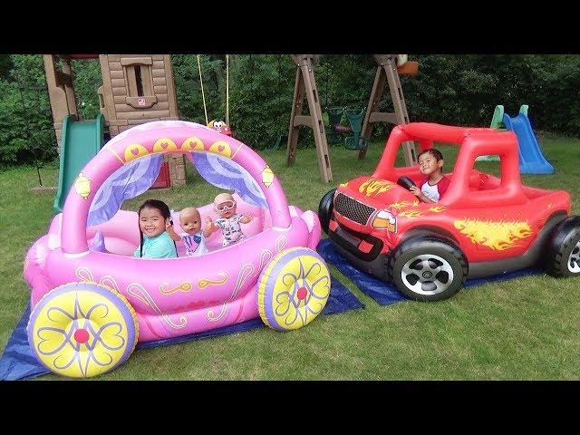 Children Play in Princess Carriage & Monster Truck Swimming Pool with Color Water Balloons