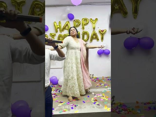 Neetu Mam ने Birthday पर किया Dance | @NeetuSinghFanClub #dance #kdcampus #neetusingh #birthday