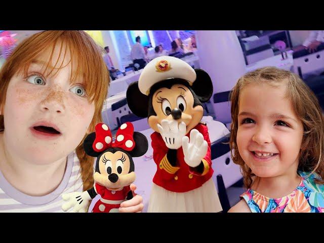 WE SURPRiSE CAPTAiN MiNNiE   Last Day of our Disney Fun is full of Water Slides & ice cream cones