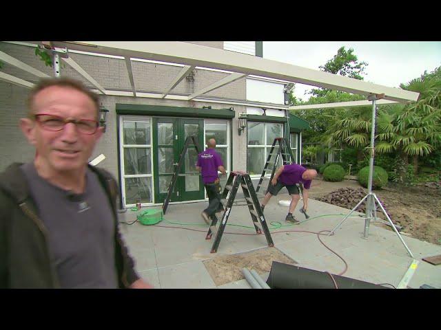 Plaatsing veranda met zonwering in Rob's Grote Tuinverbouwing | Mooieverandas.nl