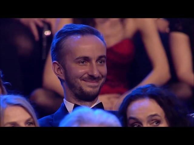 Jan Böhmermann zerstört Caren Miosgas Rede (Goldene Kamera) - 2017