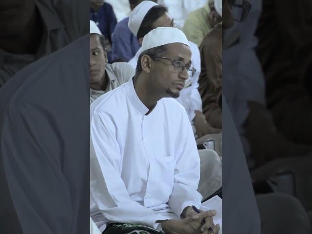 •┈┈┅ *لقطات من الدرس الأول* ┅┈┈• للدورة السنوية السادسة لكبار الطلاب بحلقات التعليم بتريم