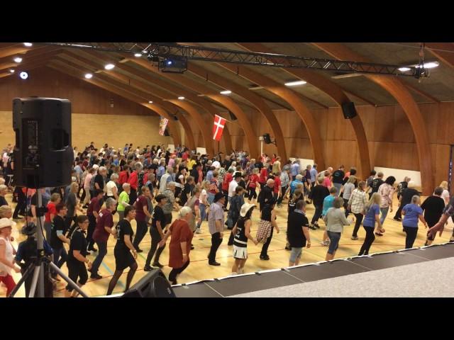 STARING AT THE MOON LINE DANCE (GUDRUN SCHNEIDER)
