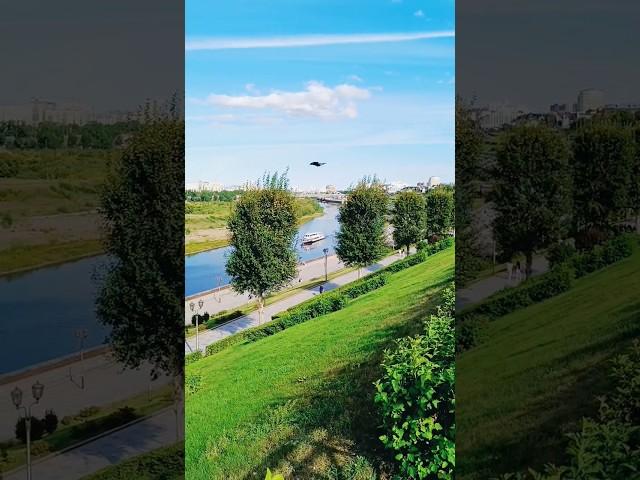 Тюмень. Тюменская набережная. Мост влюбленных. Река Тура / Tyumen #тюмень #набережная #фонтан #река