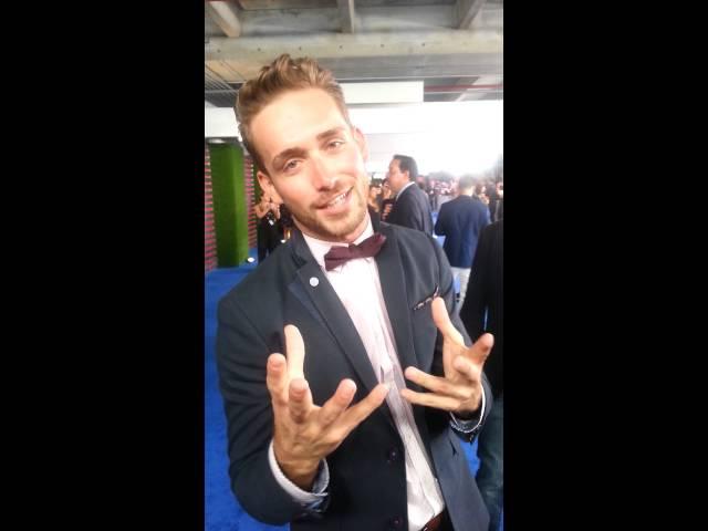 Mauricio Henao para Cosmo en Español desde Premios Tu Mundo