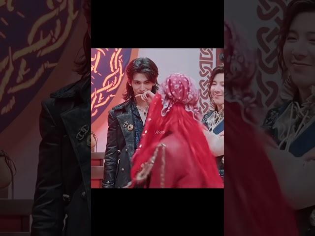 Dilraba Zhang Linghe held each other's hands #迪丽热巴#dilraba#dilireba#dilrabadilmurat#zhanglinghe#张凌赫