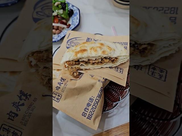 로우지아모..햄버거비슷..중국시안에서