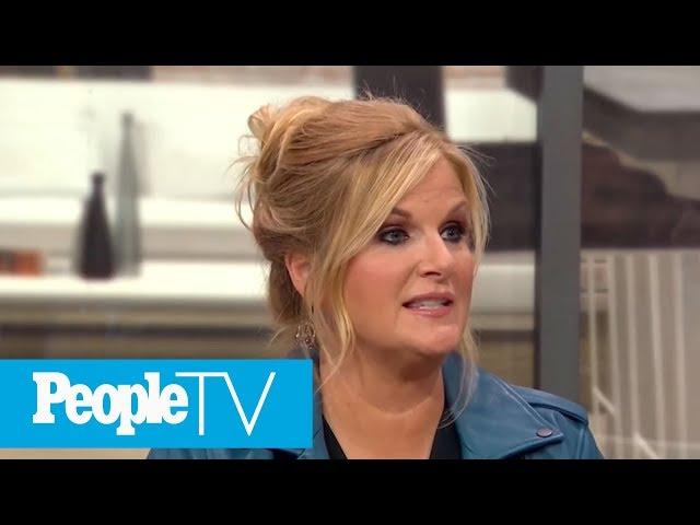 Trisha Yearwood Isn't Surprised Kelly Clarkson Overcame Health Scares: 'She's A Pro' | PeopleTV