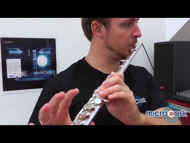 Szilard Somogyi shows different flute techniques with the MicroCork pickup