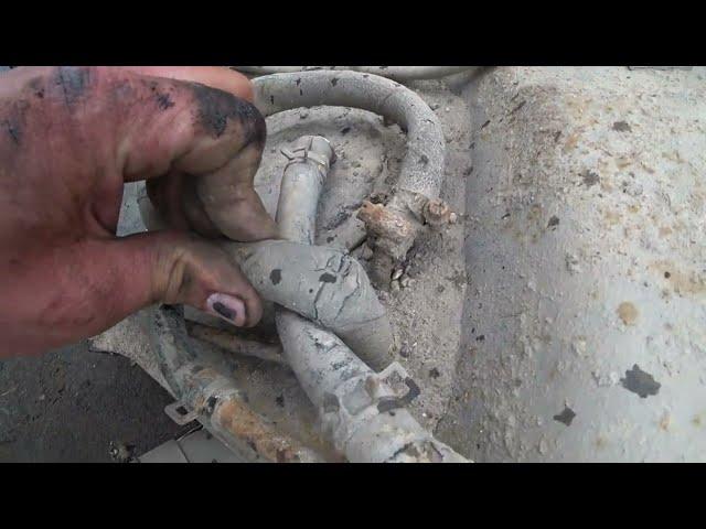 Вскрыли двигатель Монтеро 3 и сняли бак с Паджеро 3