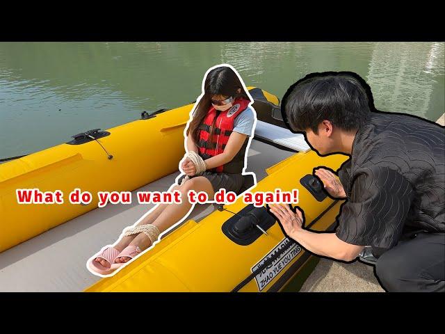 girlfriend is trapped on a small boat. How should she escape?