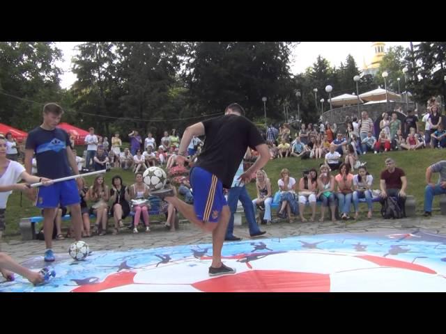 Zhura VS Samoded - Semifinal - KievFireFest'13 Football Freestyle Battle