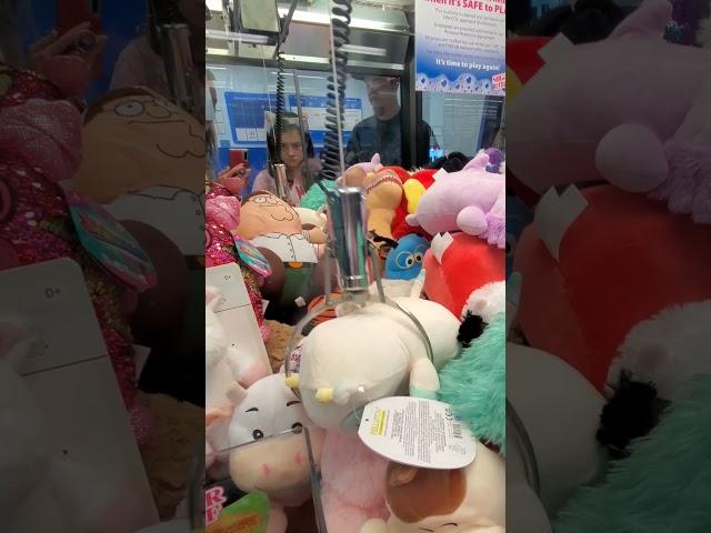 Squishmallow Hug Mees in the CLAW Machine!