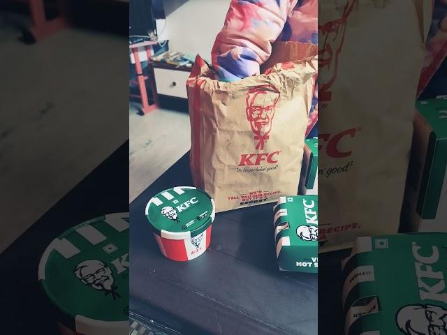 KFC #kfc #kfcviral #eveningsnacks #newyear #newyear2025 #fastfood #burger