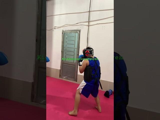 @Buổi đối kháng đầu tiên sau 3 tháng luyện tập của các võ sĩ tương lai.