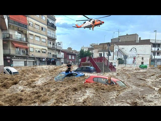 5 minutes ago, Chaos in Spain! Half the city in Valencia was swept by floods