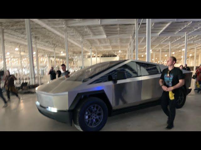 IT HAPPENED! Tesla Fans view Cyber Truck For The First Time At Cbyer Rodeo at Grand Opening Austin