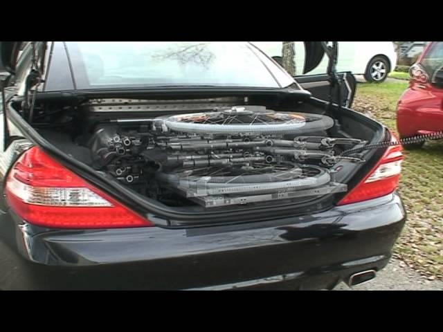 Rollstuhl im Mercedes SL Cabrio, LADEBOY Rollstuhlverladesystem von Rausch Technik GmbH Balingen