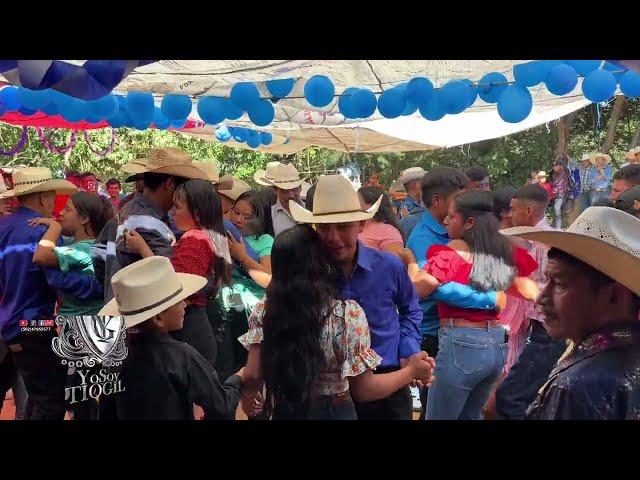 Qué bonito bailan estas parejitas bailazo en él poshte Chiquimula