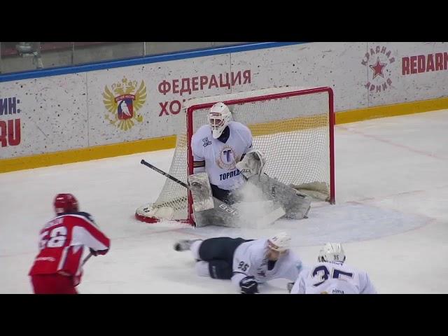 VHL Denis Perevozchikov in action during the Torpedo @ Zvezda hockey game