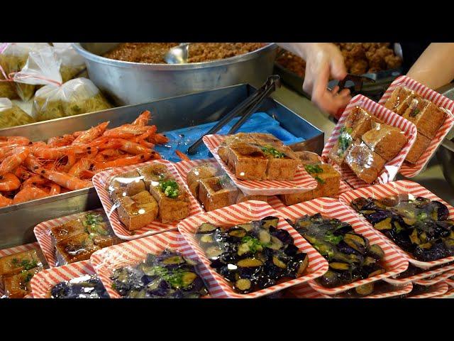 A collection of locals’ favorite market delicacies – come and buy them every week