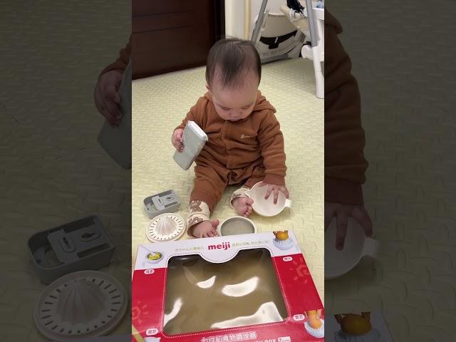 ￼小孩最喜歡哪個玩具？原來是大人的玩具呀！#親子 #育兒 #寶媽 #家庭 #家庭日常 #旅遊 #布朗媽的採購世界  #shorts @meiji-mombaby-taiwan