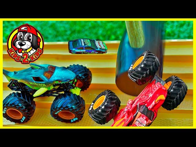 MONSTER TRUCKS VS RACE CARS  Smashing Hammer, Swinging Pendulum Race (Monster Jam & Hot Wheels)