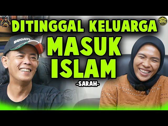 DITINGGAL KELUARGA MASUK ISLAM - Sarah