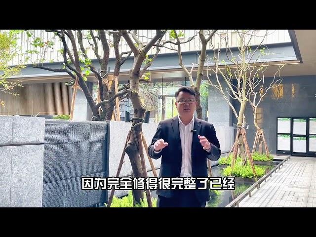 重庆的顶级学府，165万买渝北巴蜀+八中，50米轻轨站