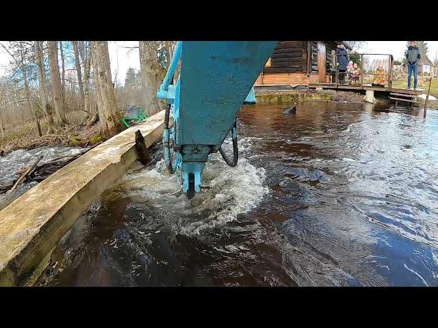 Removing debris from a blocked bridge