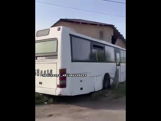 Автобус врезался в дом в Экибастузе