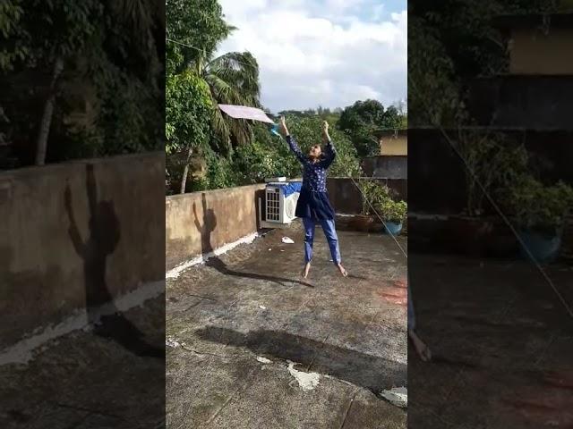 dont know how to fly kite so im trying(ik its bad:)?)ik but i was just a 8-9 yr old child lol