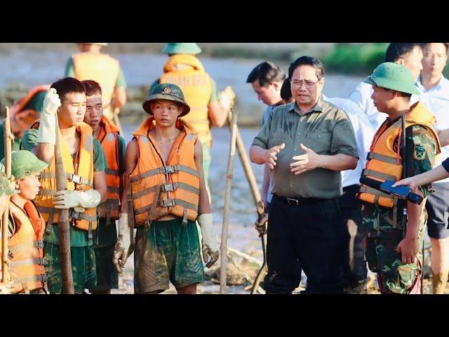 Thủ tướng tới hiện trường trận lũ quét đau thương ở Làng Nủ khiến gần 100 người chết và mất tích