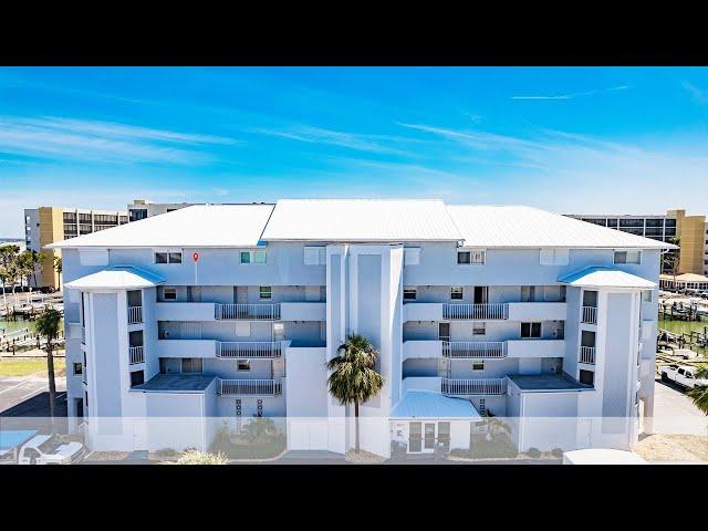 Fort Myers Beach Penthouse Style Condo with Private Deeded Beach Access....