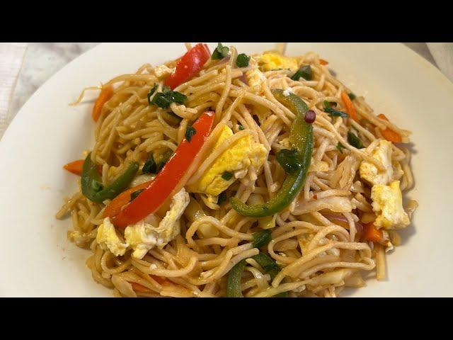 Flavourful Hakka Noodles in 10 Minutes | quick stir fry noodles @irfanakitchendiary