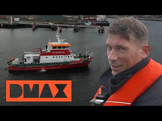 Feuerwehrübung auf dem Wasser | Feuerwache 3 - Alarm in Rostock | DMAX Deutschland