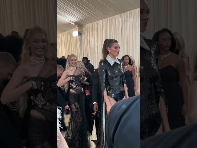 #GigiHadid and #KendallJenner shared a sweet backstage and on-carpet moment at the 2023 #MetGala ️