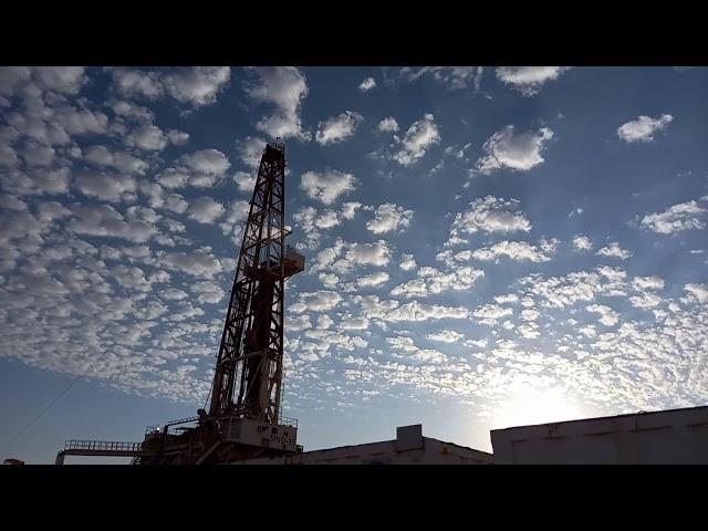 Relaxing View of Clouds With Cool Music [Blue Sky on Saudi Arabia Desert | Oil & Gas Drilling Medic]