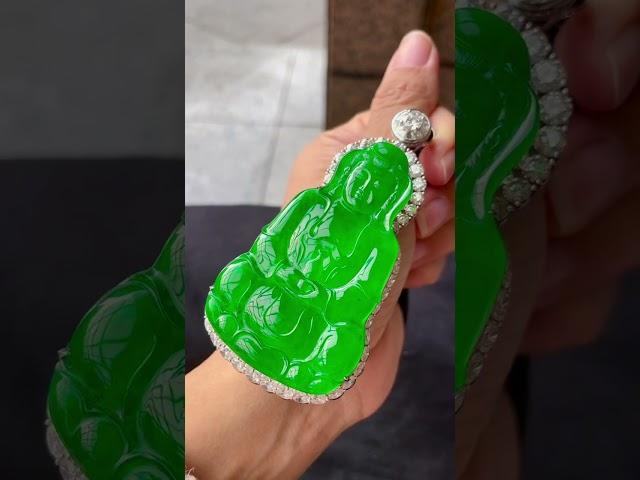 翡翠吊墜丨帝王綠翡翠觀音，一件收藏級別的觀音，真的太美了。 #翡翠#jade#翡翠吊墜#翡翠掛件 ​​​#翡翠雕刻